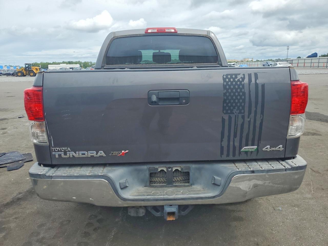 Toyota Tundra Crewmax Sr5