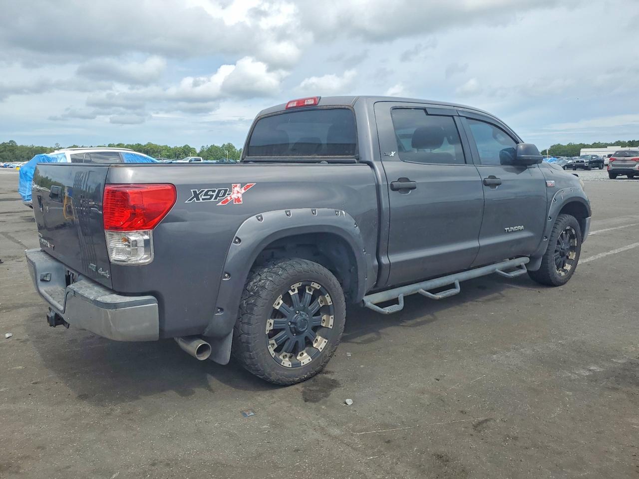 Toyota Tundra Crewmax Sr5