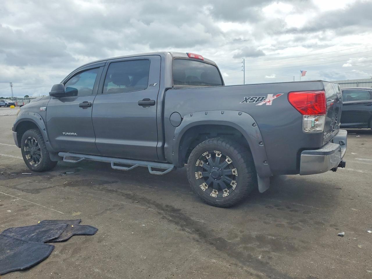 Toyota Tundra Crewmax Sr5