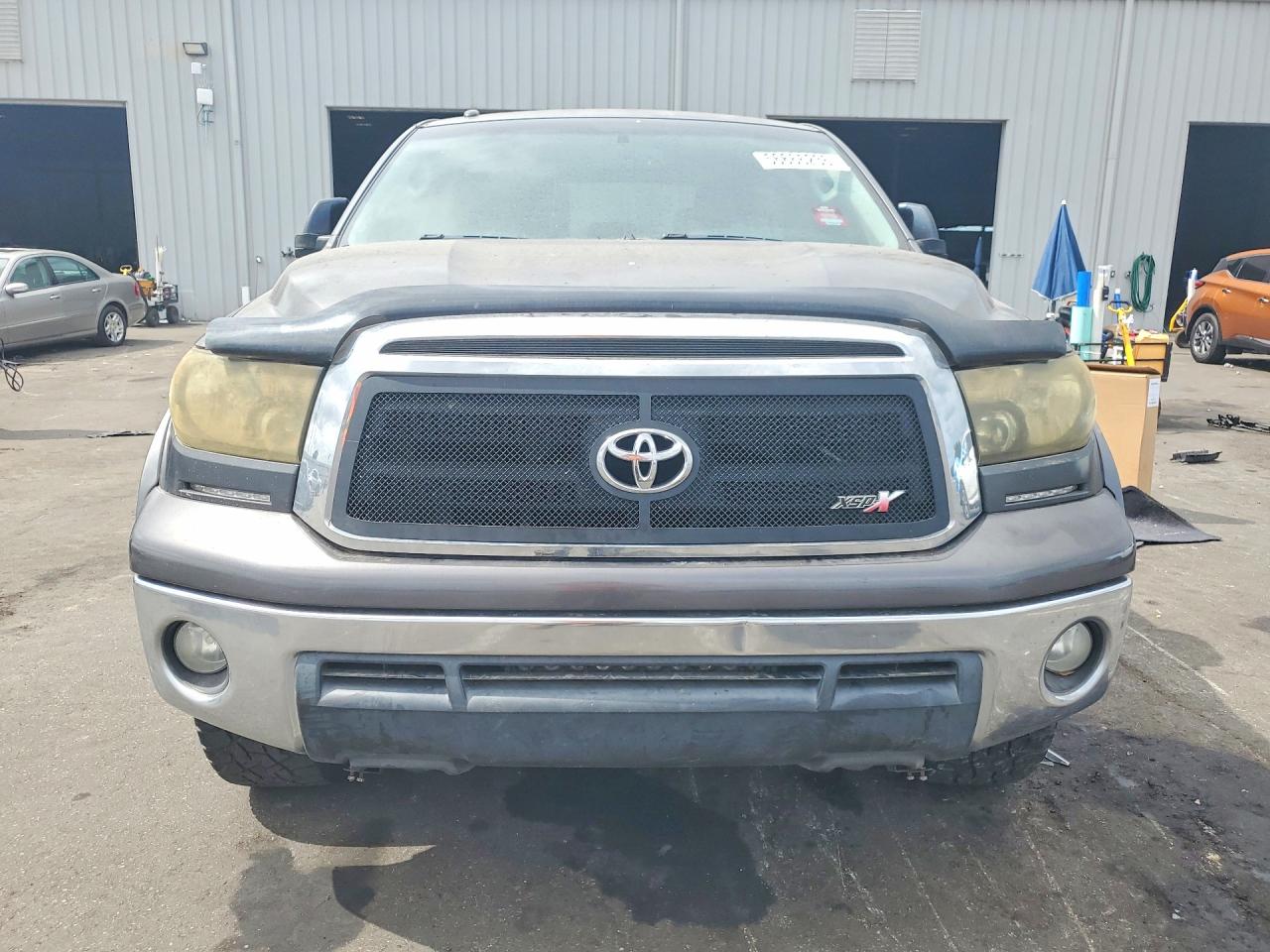 Toyota Tundra Crewmax Sr5