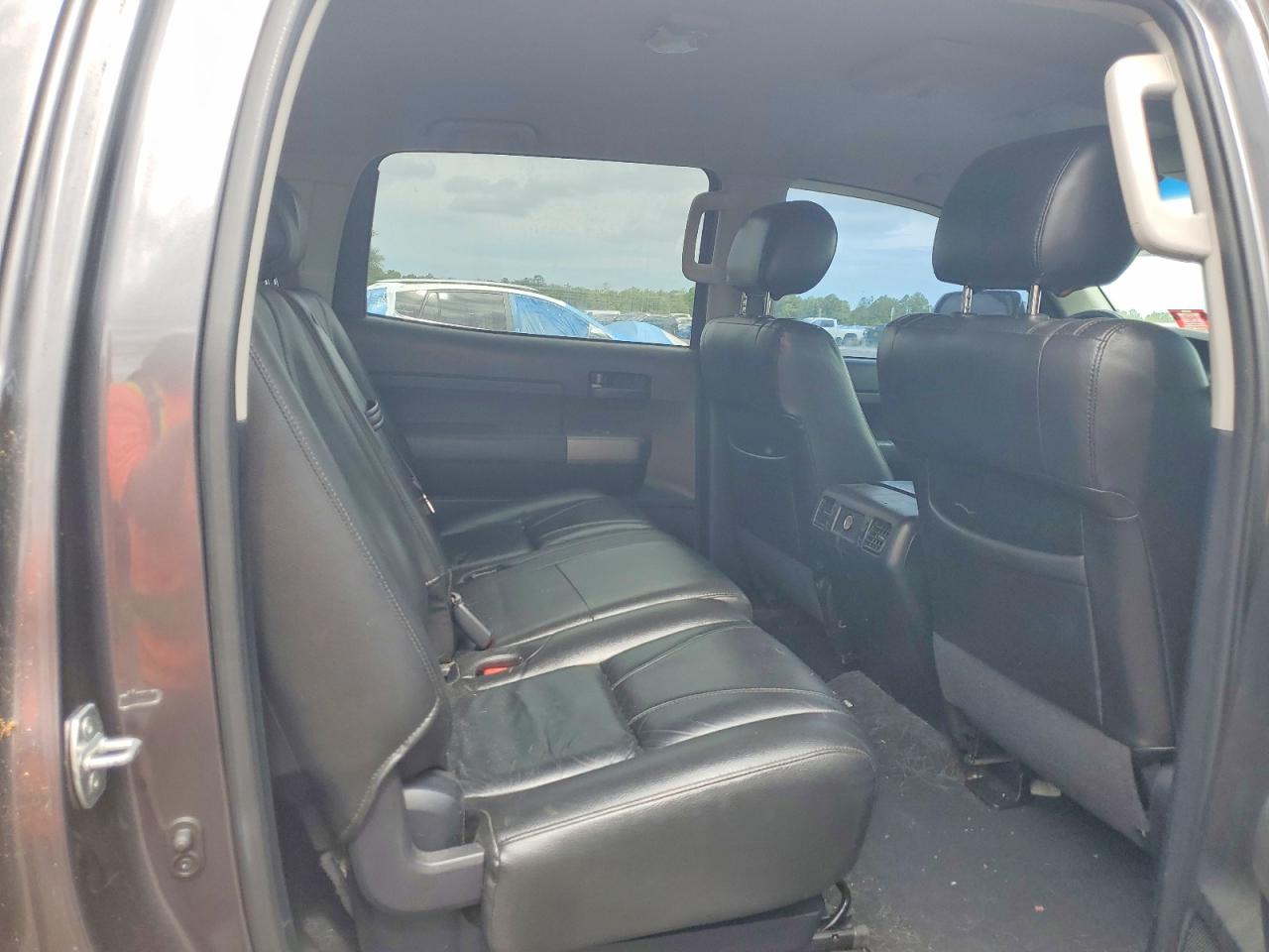 Toyota Tundra Crewmax Sr5