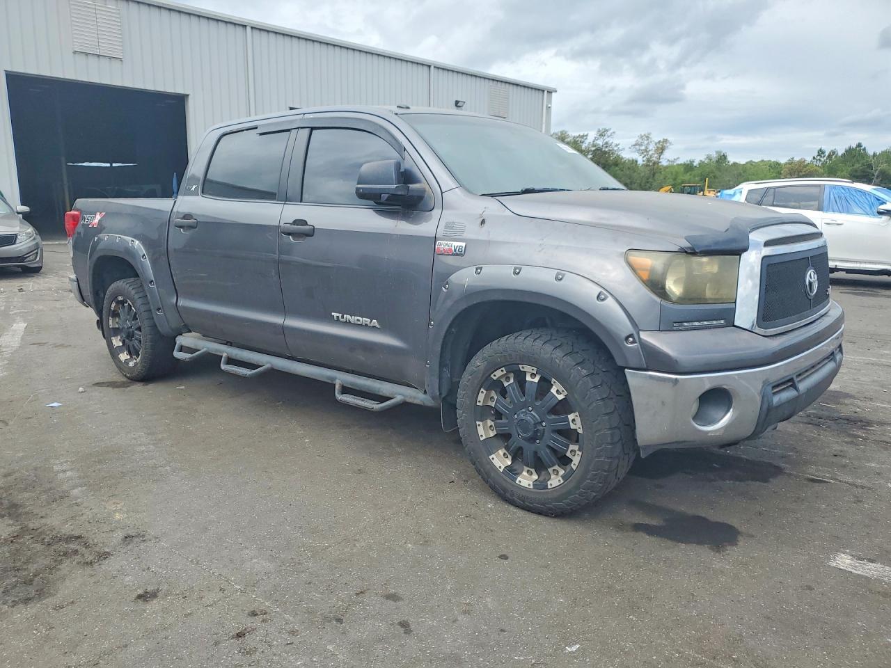 Toyota Tundra Crewmax Sr5