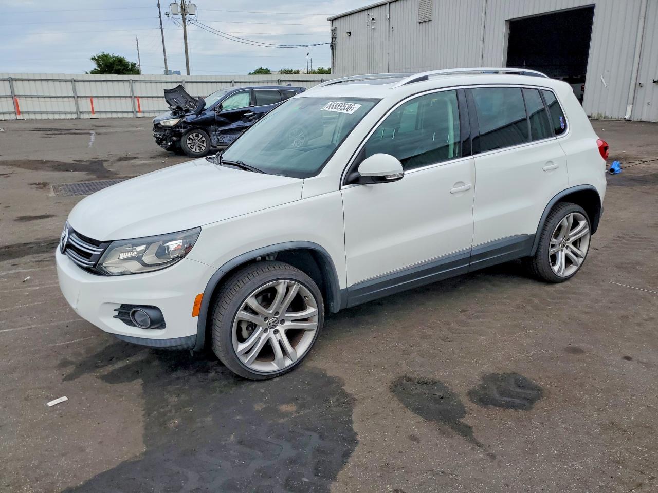 Salvage Volkswagen Tiguan Image