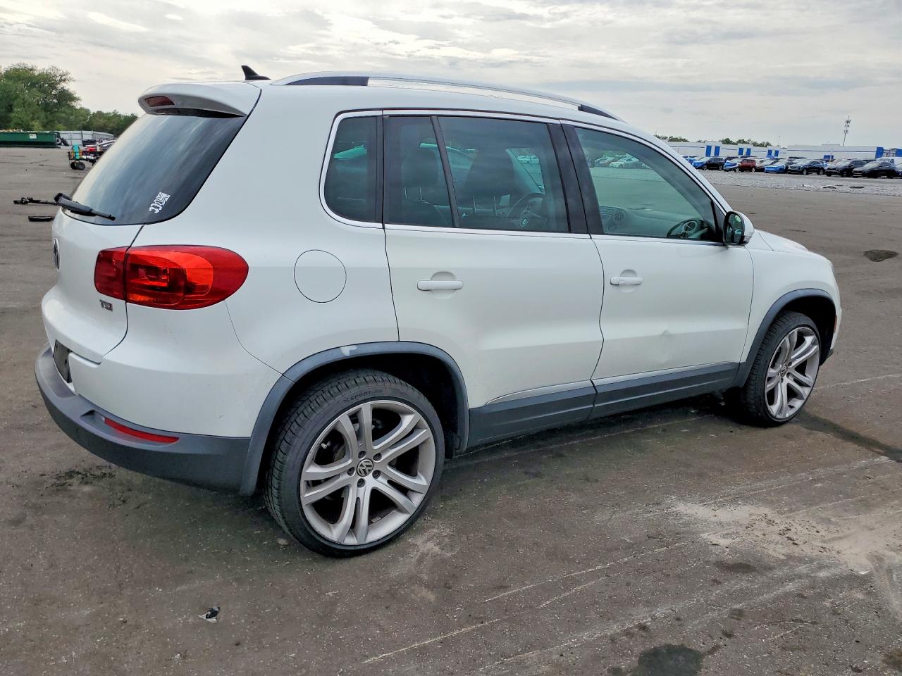 Volkswagen Tiguan S