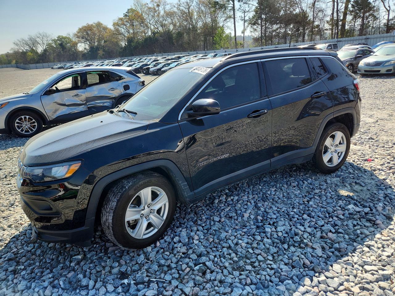 Salvage Jeep Compass Image