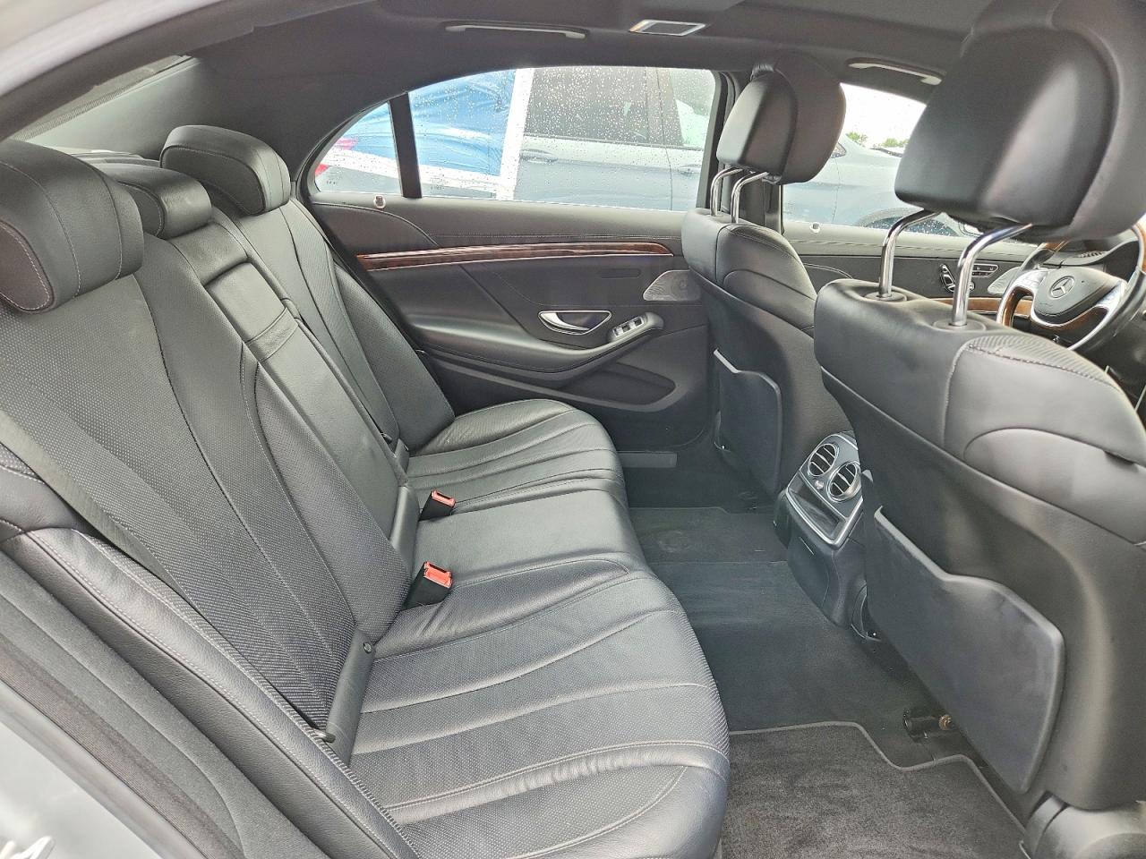 Mercedes-Benz S-Class 550