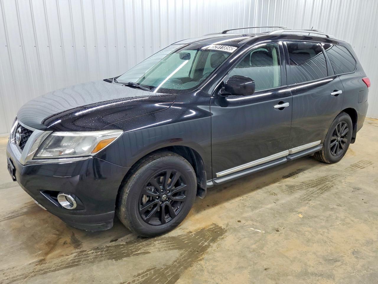 Salvage Nissan Pathfinder Image