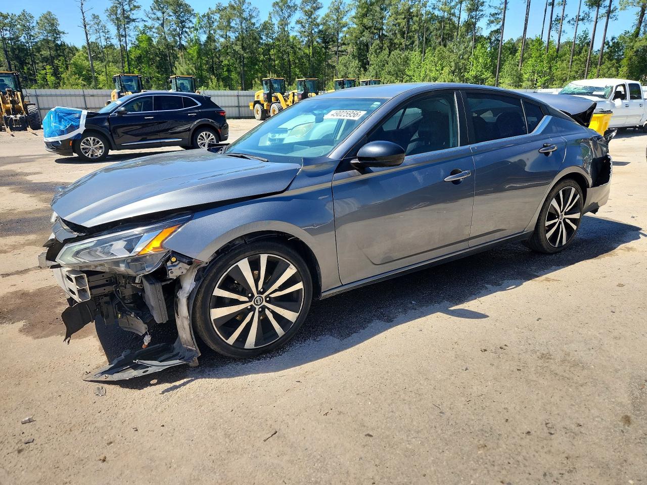 Salvage Nissan Altima Image