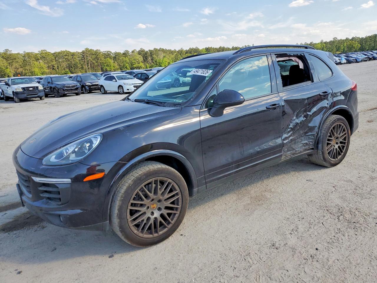 Salvage Porsche Cayenne Image