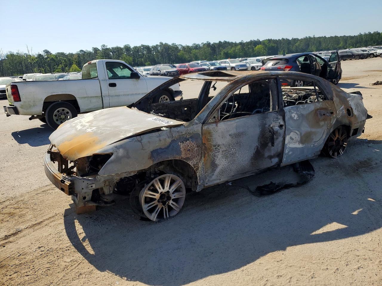 Salvage Toyota Avalon Image