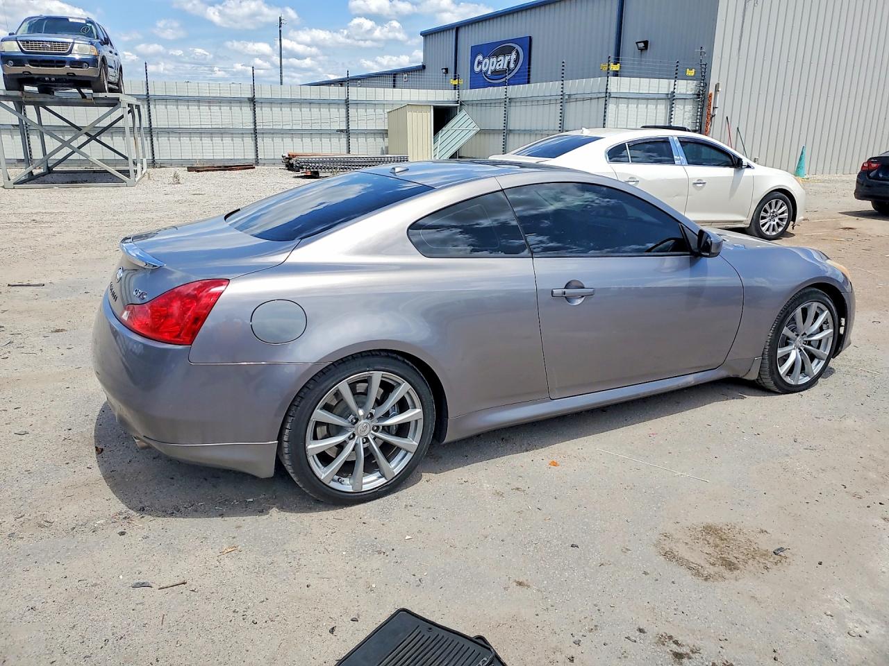 INFINITI G37 Base