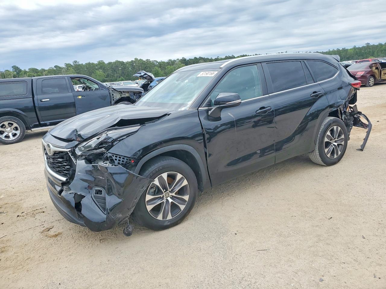 Salvage Toyota Highlander Image