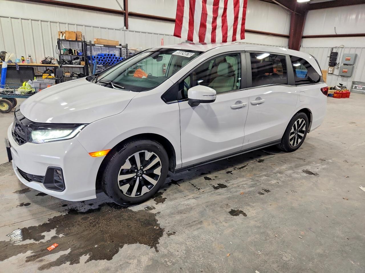 Salvage Honda Odyssey Image