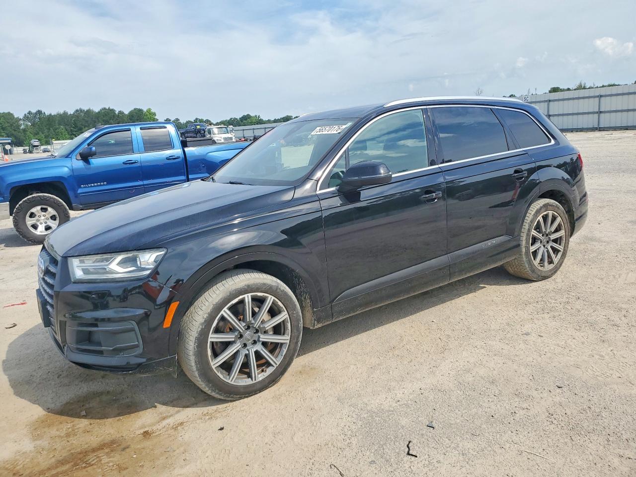 Salvage Audi Q7 Image
