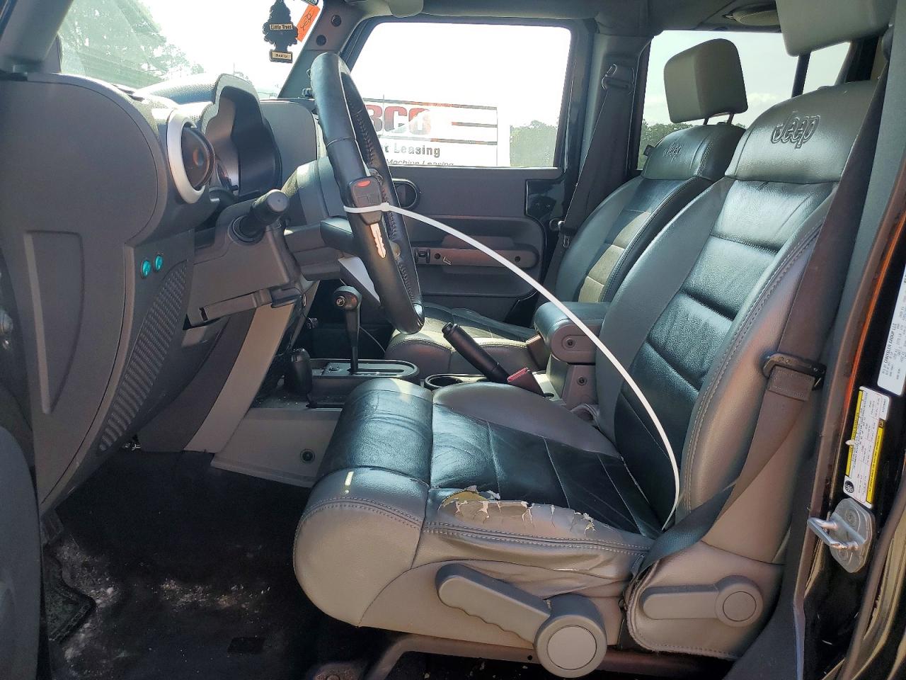Jeep Wrangler Sahara
