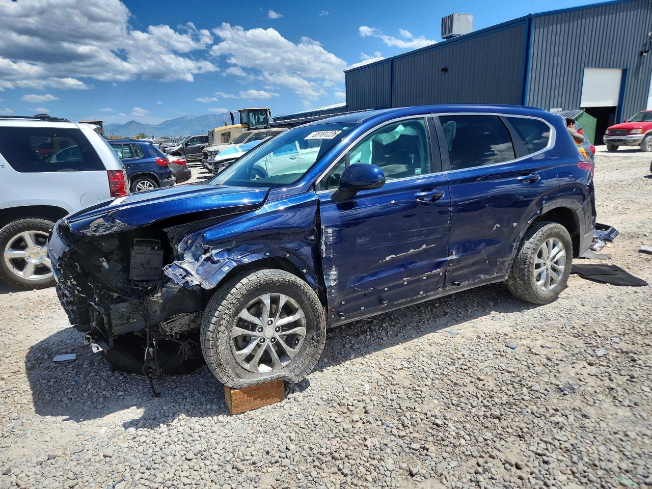 Salvage Hyundai SANTA FE Image