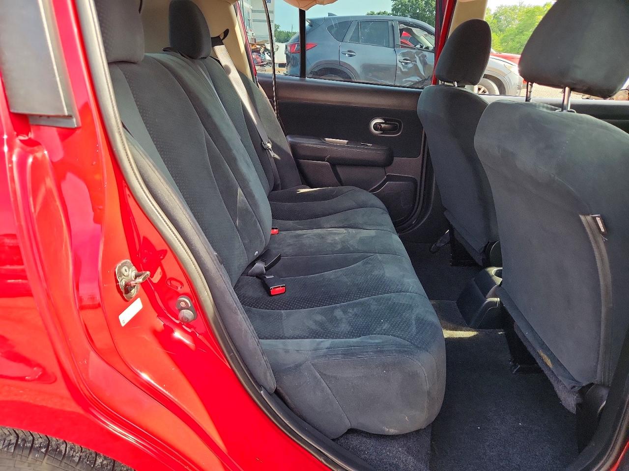 Nissan Versa 1.8 S