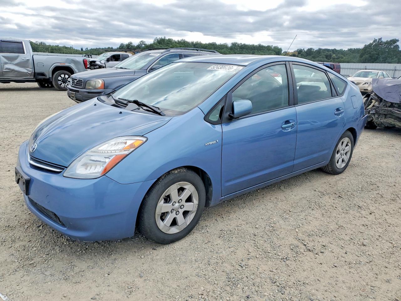 Salvage Toyota Prius Image