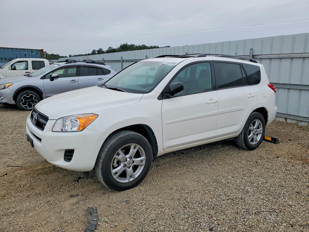 Salvage Toyota RAV4 Image