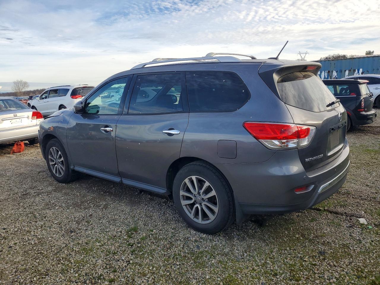 Nissan Pathfinder S