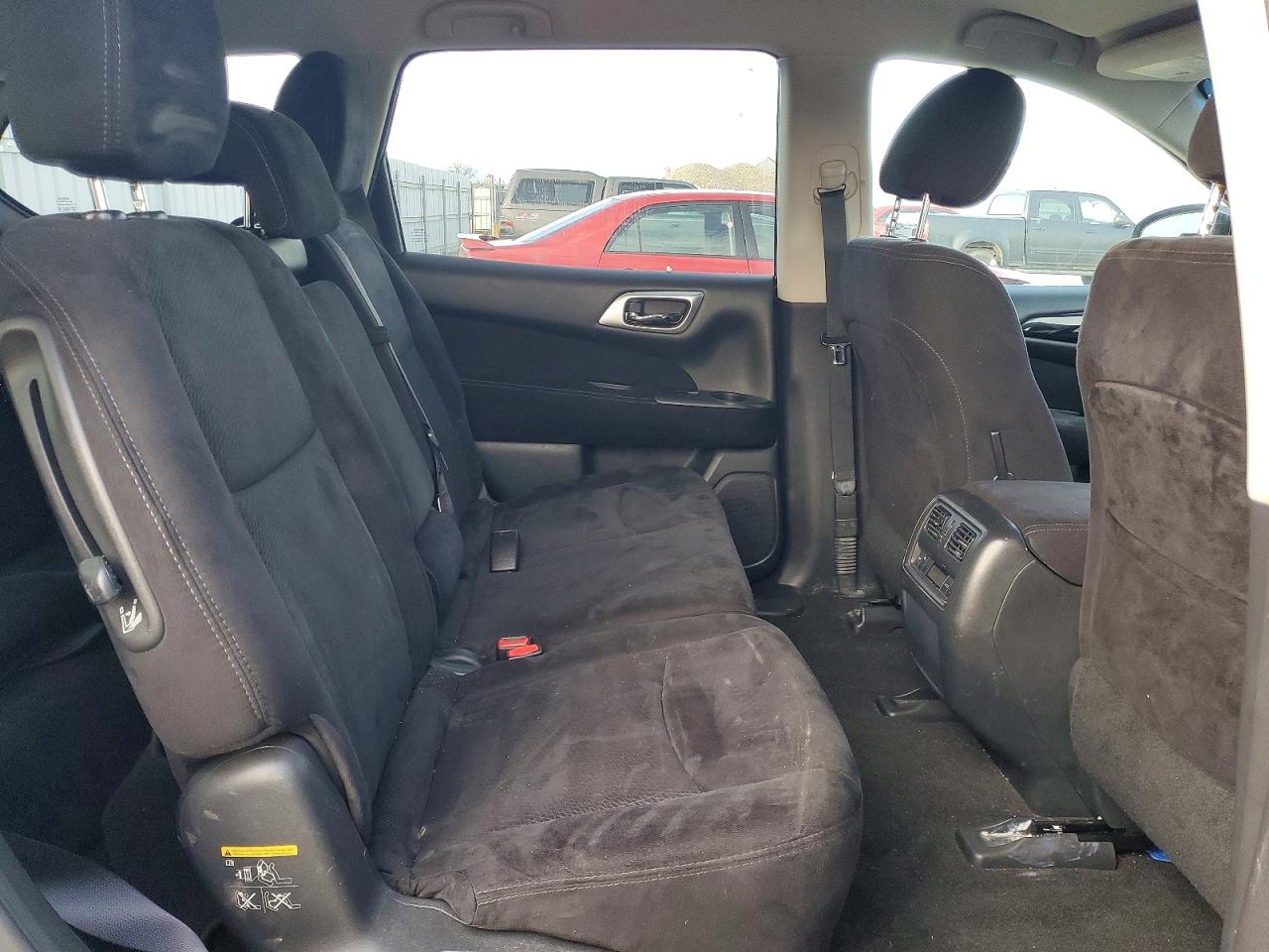 Nissan Pathfinder S