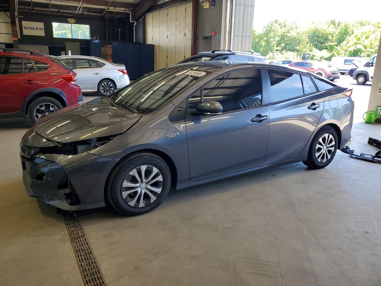 Salvage Toyota Prius Image