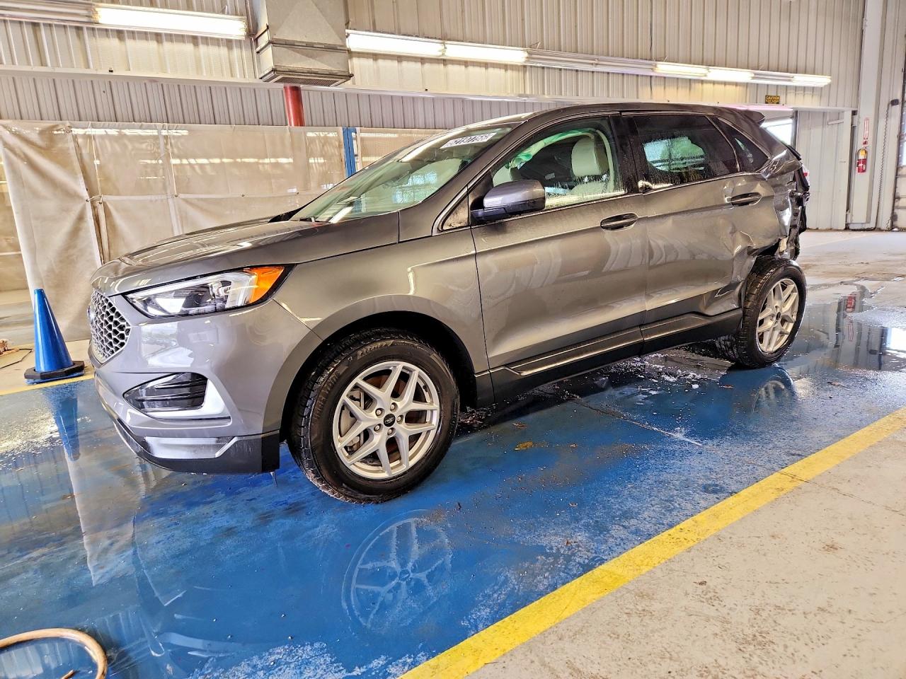 Salvage Ford Edge Image