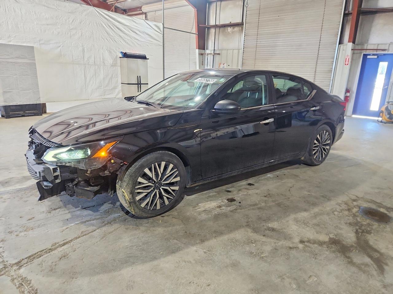 Salvage Nissan Altima Image