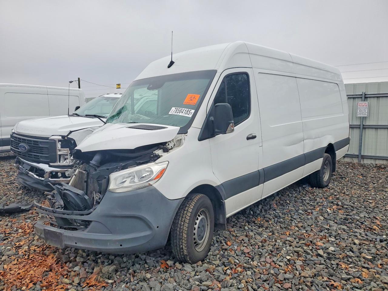 Salvage Mercedes-Benz Sprinter Image