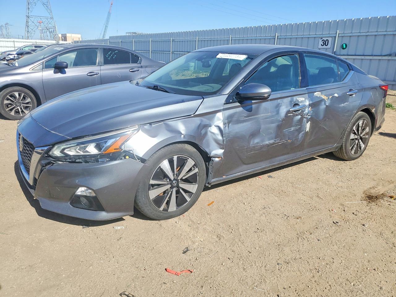 Salvage Nissan Altima Image