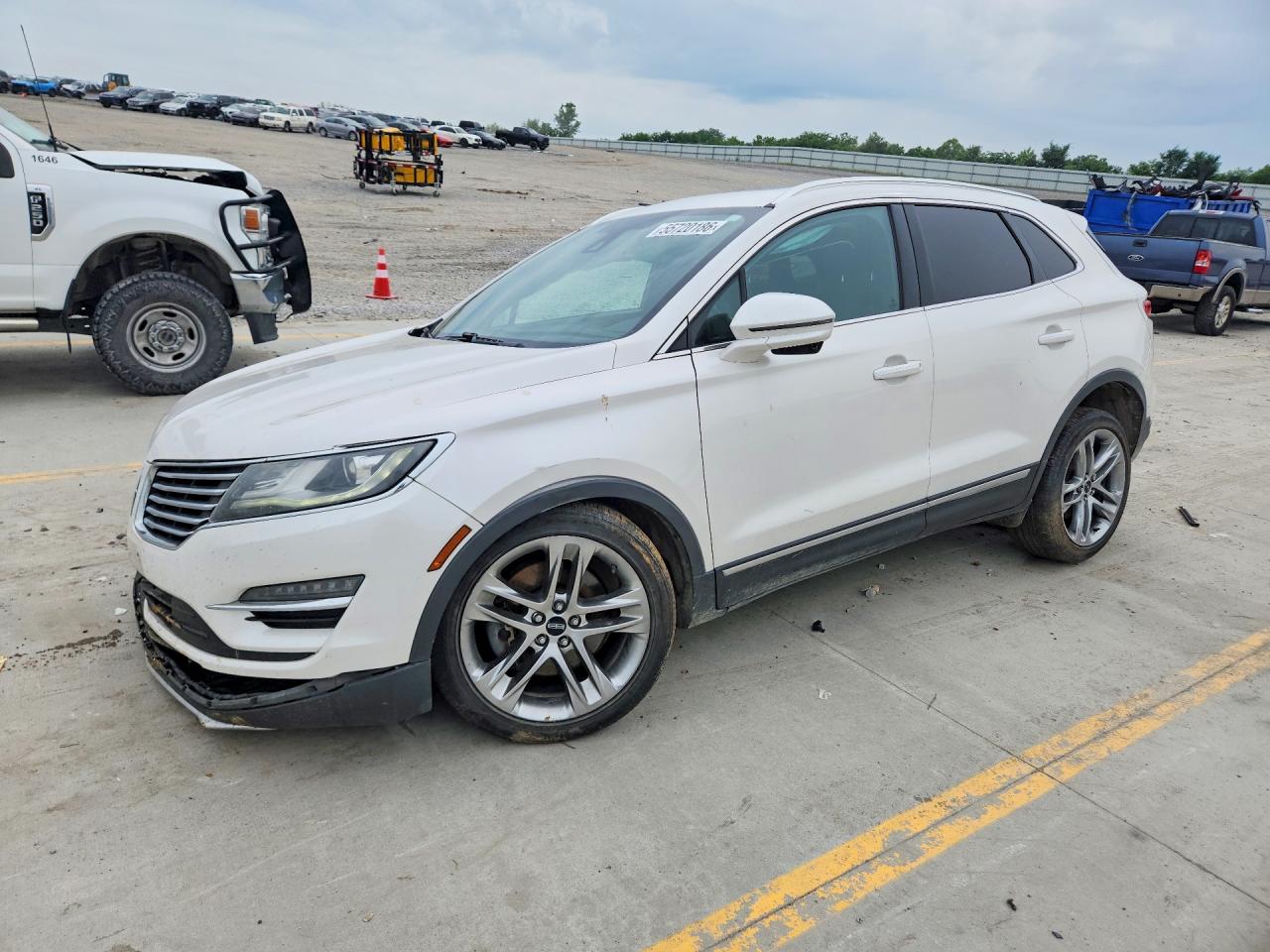 Salvage Lincoln MKC Image