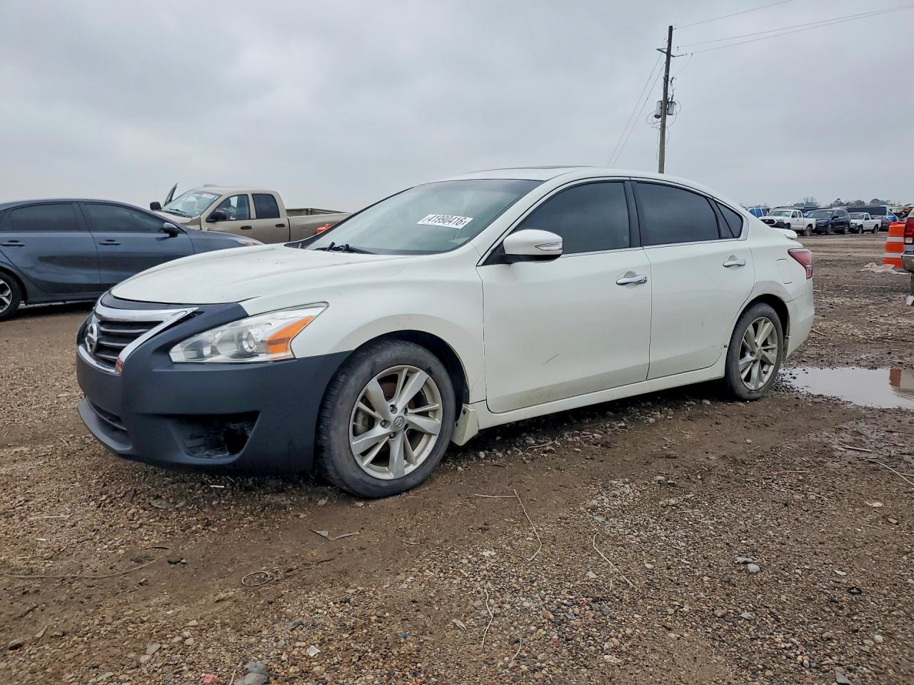 Salvage Nissan Altima Image