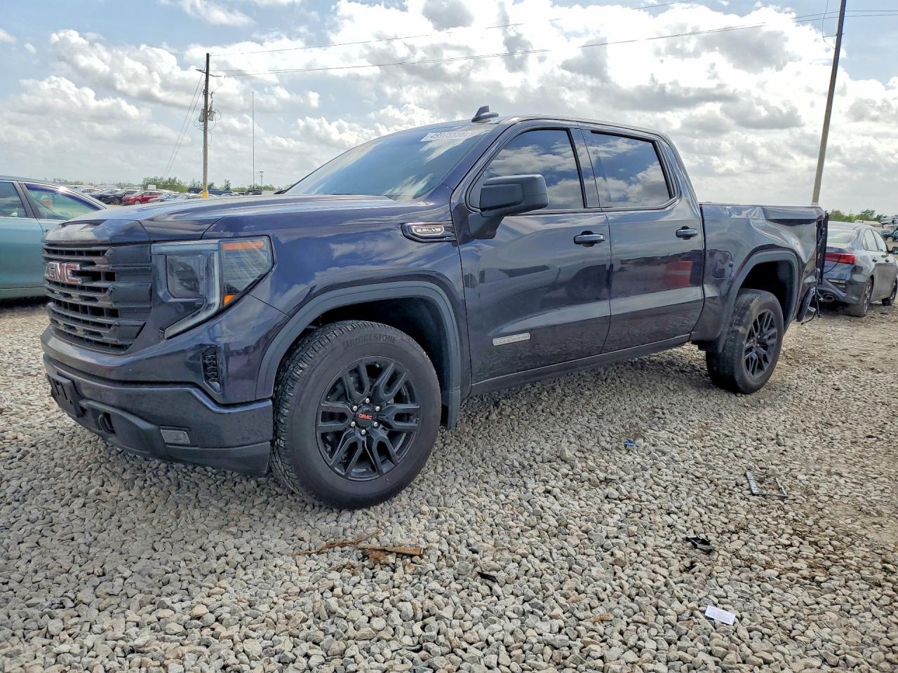 Salvage GMC Sierra Image