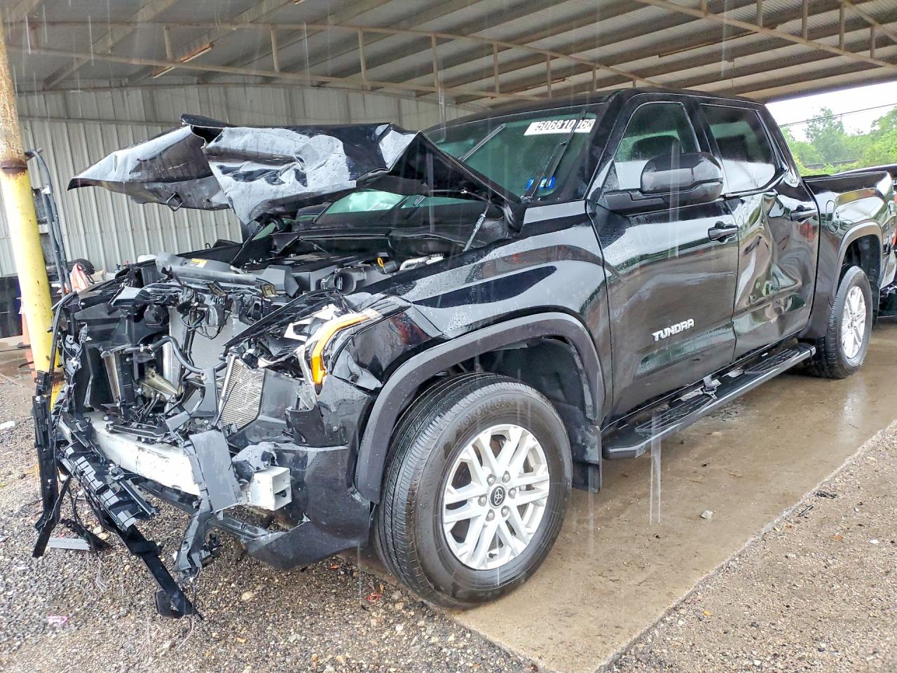 Salvage Toyota Tundra Image
