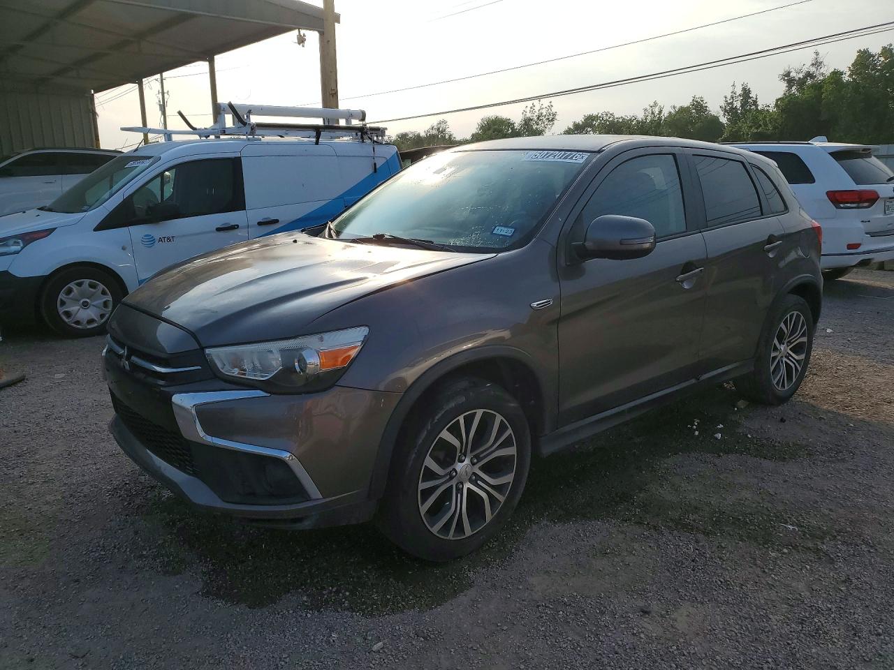 Salvage Mitsubishi Outlander Image