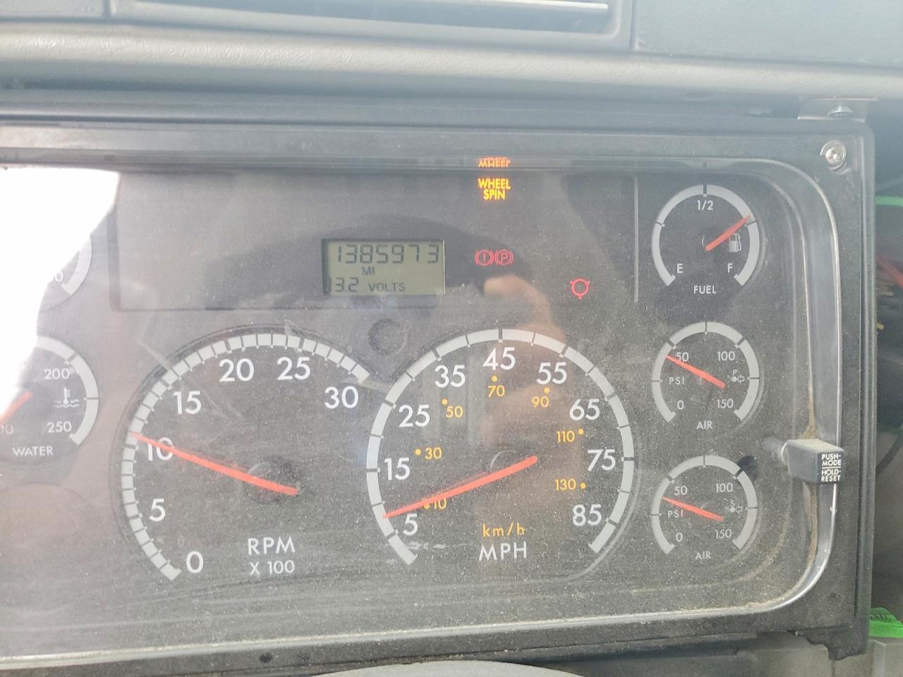 Freightliner Cst120