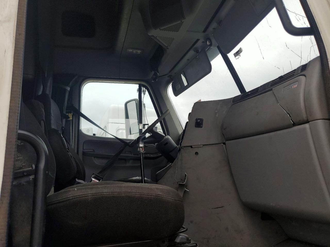 Freightliner Cst120
