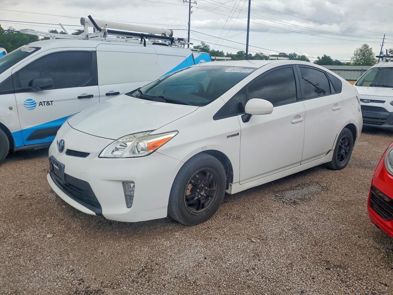 Salvage Toyota Prius Image