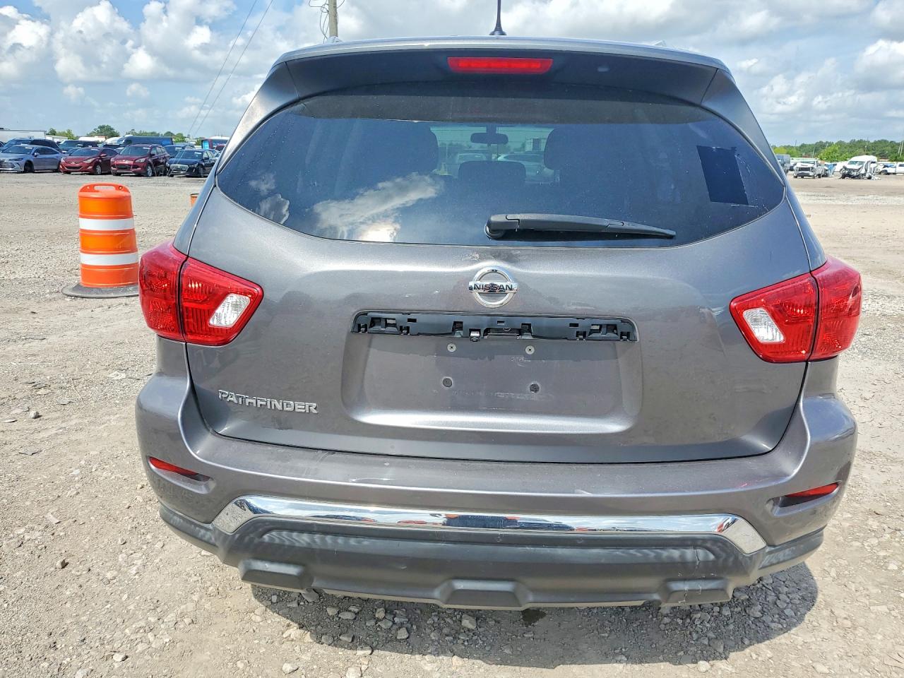 Nissan Pathfinder S