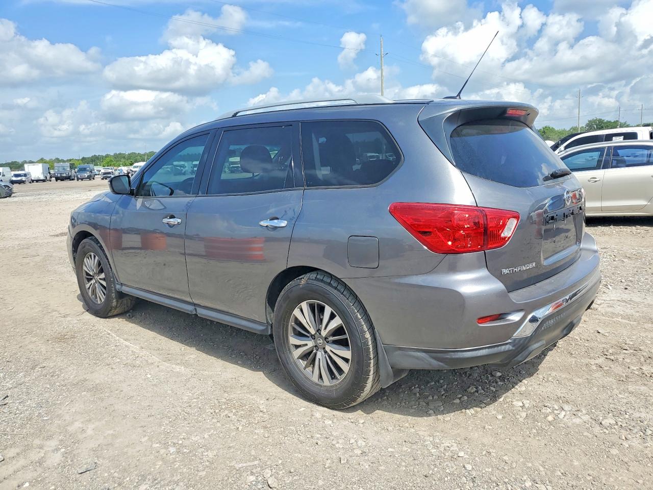 Nissan Pathfinder S