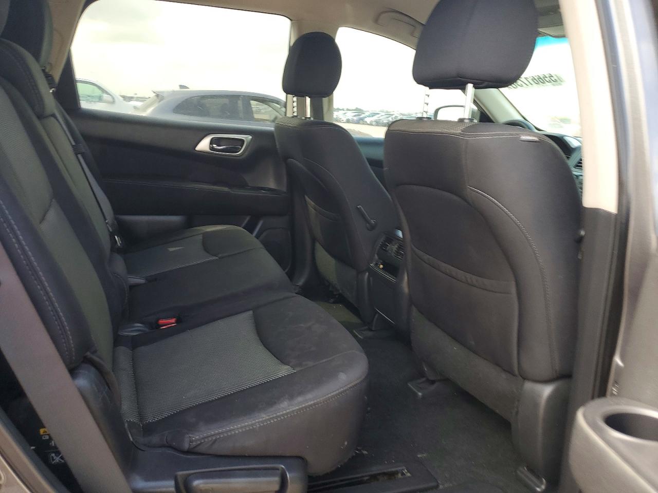 Nissan Pathfinder S