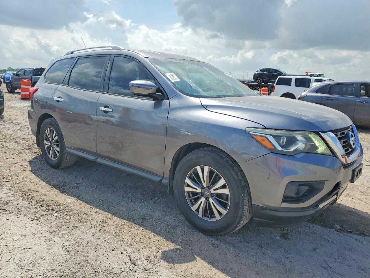 Nissan Pathfinder S