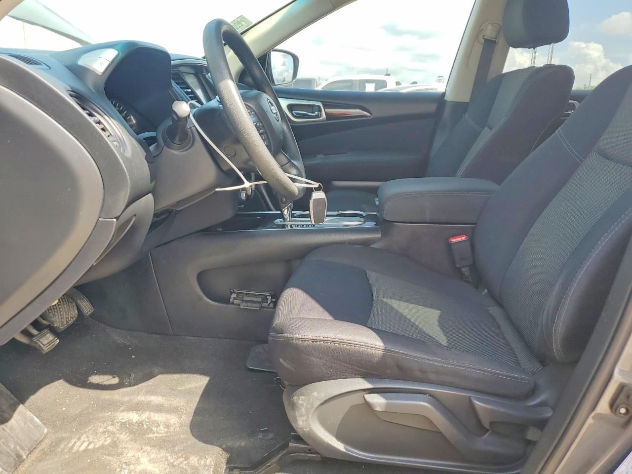 Nissan Pathfinder S