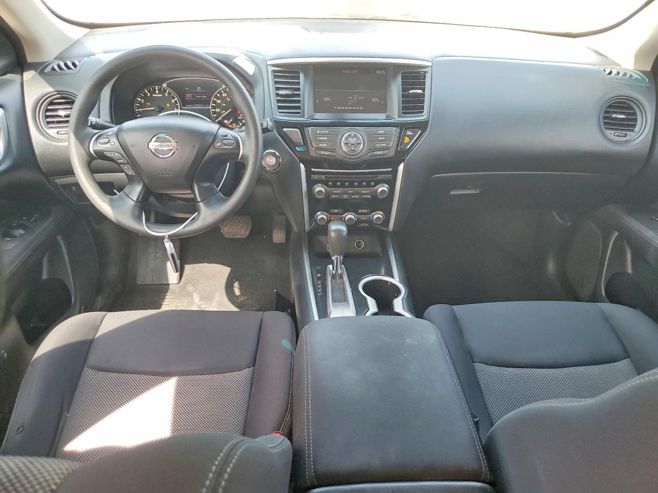 Nissan Pathfinder S