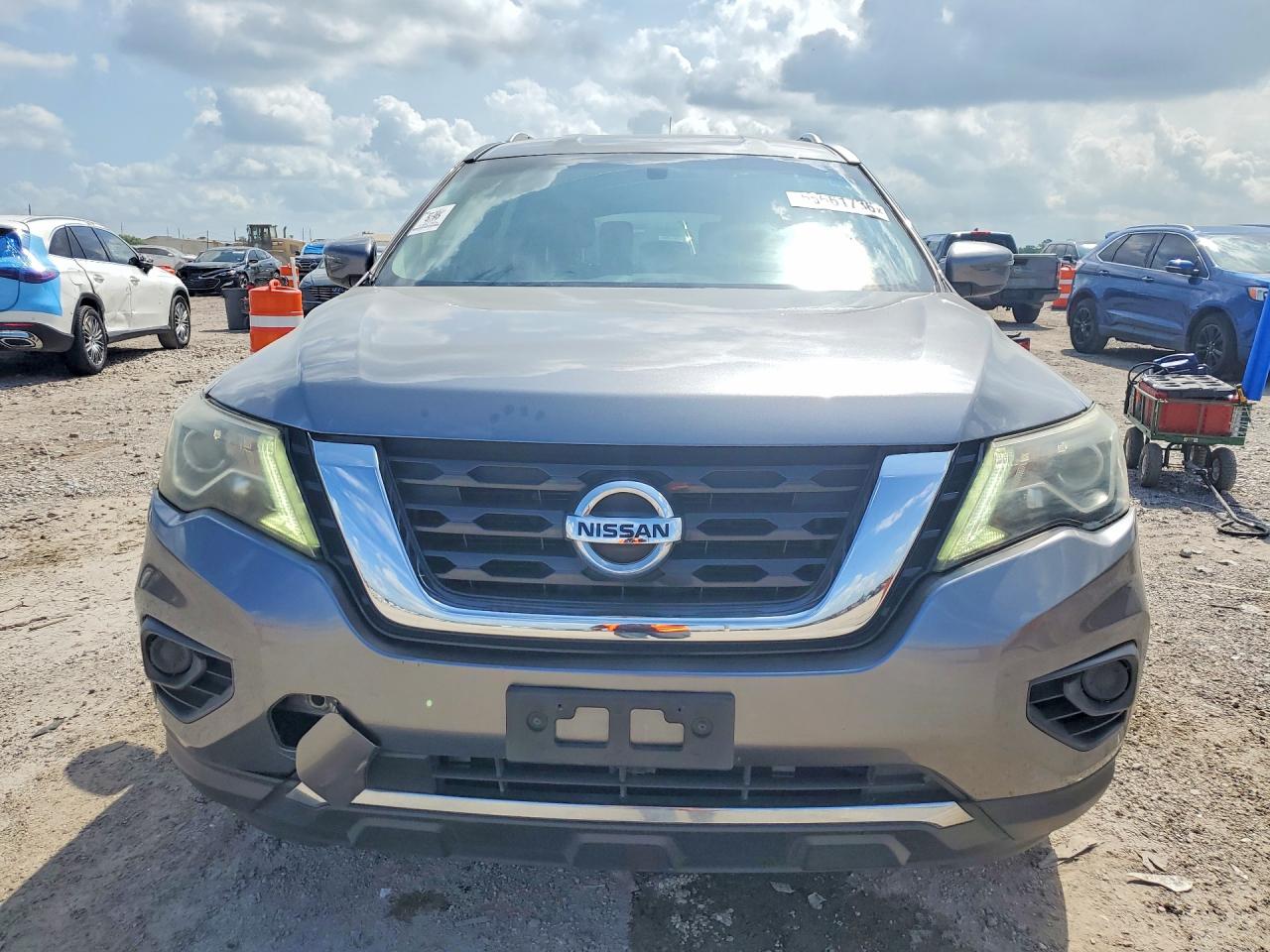 Nissan Pathfinder S
