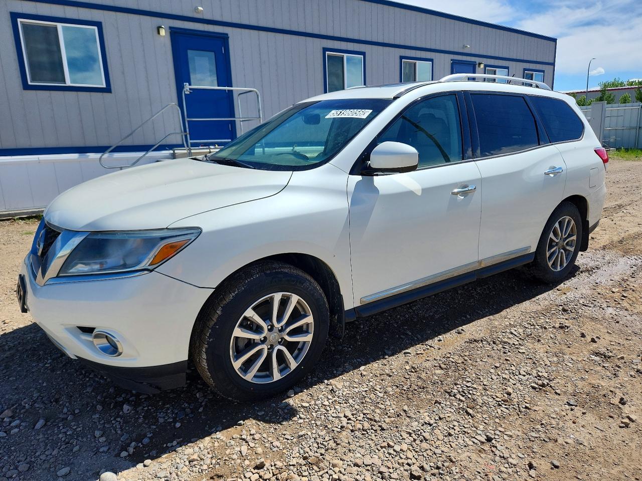 Salvage Nissan Pathfinder Image