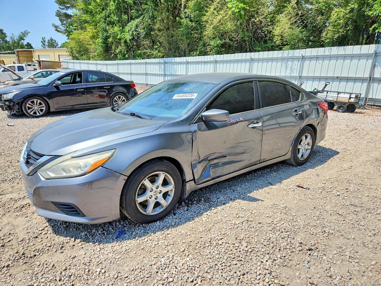 Salvage Nissan Altima Image