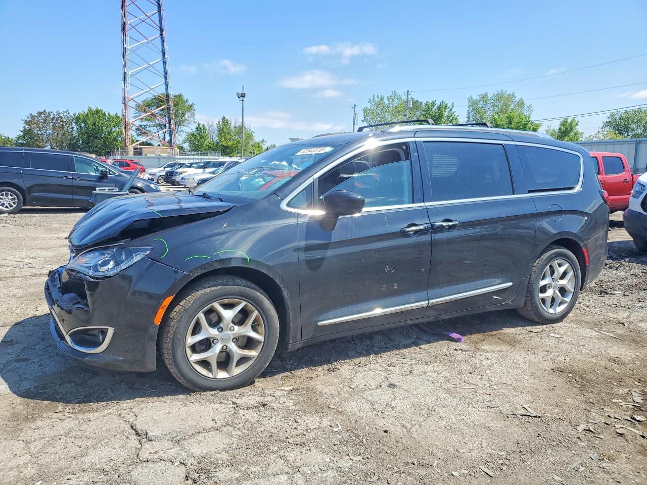 Salvage Chrysler Pacifica Image