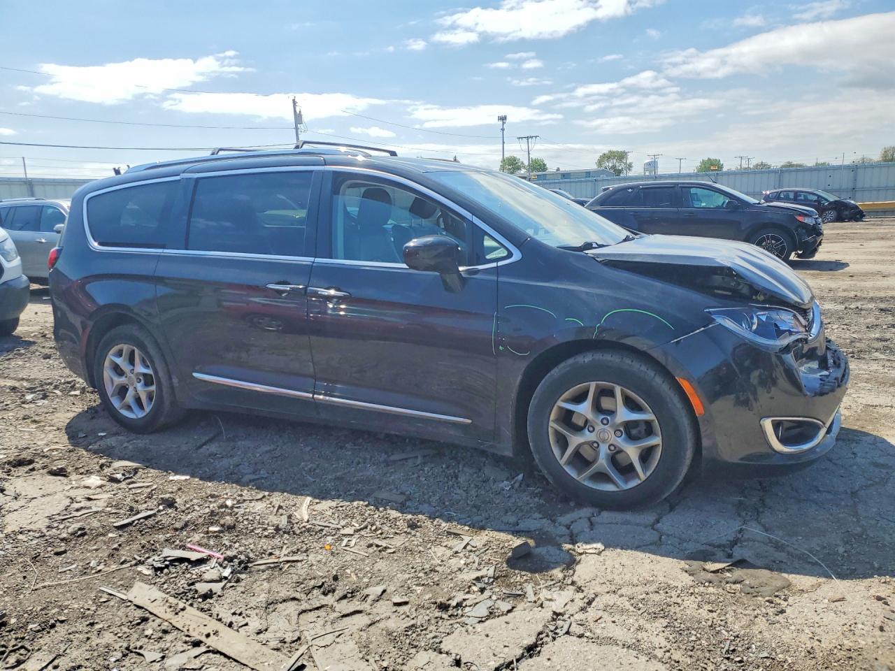 Chrysler Pacifica Touring L Plus