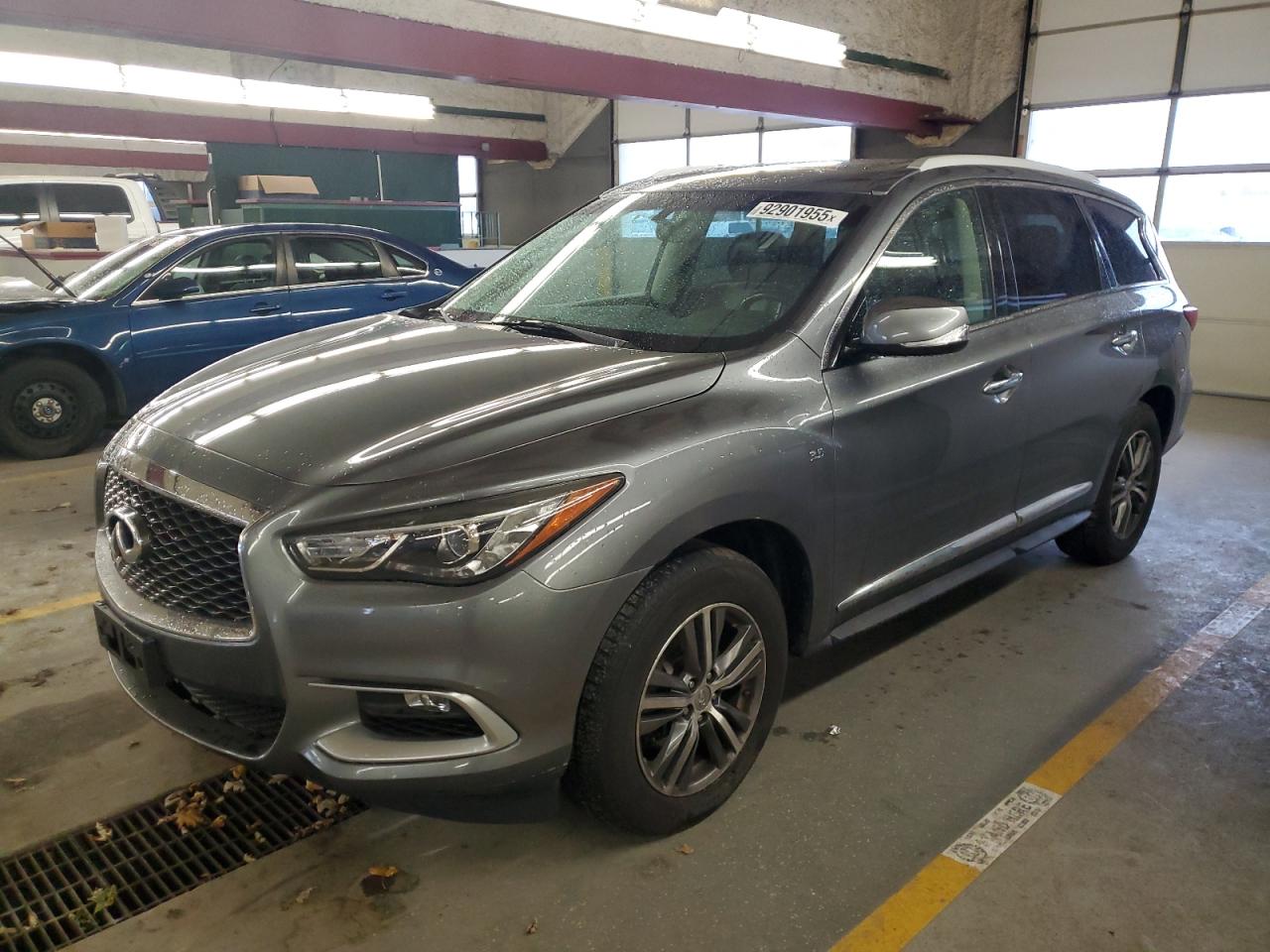 Salvage INFINITI Qx Image